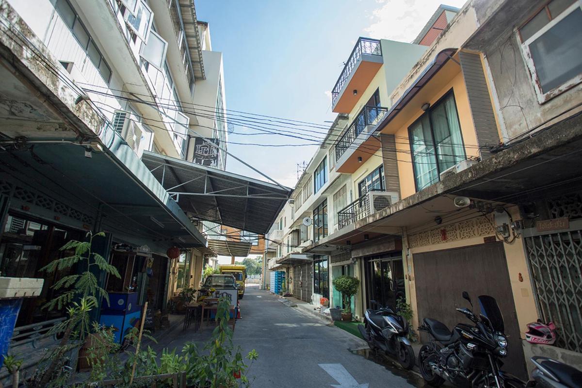 Ghee Gelato House Bed & Breakfast Bangkok Exterior photo